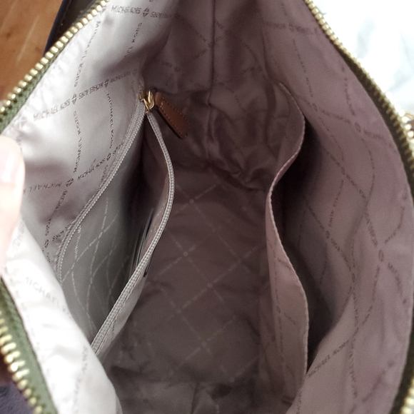 Michael kors brooke duffle in green - Picture 5 of 5